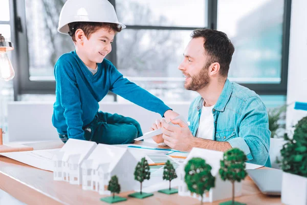 Joyful child helping to his father — Stock Photo, Image