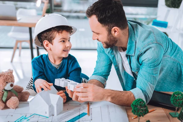 Ragazzo ispirato con protagonista l'uomo — Foto Stock