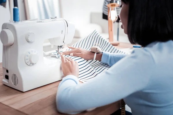 Bel sarto abile di lavoro — Foto Stock