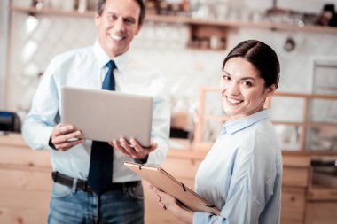 Sana bakmak güzel akıllı kadın