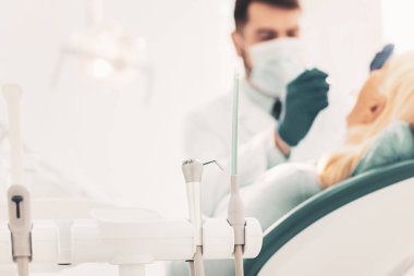 Diş tedavisi tıbbi araçlar ile stand