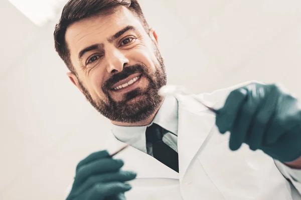 Close up of doctor with dental instruments — Stock Photo, Image