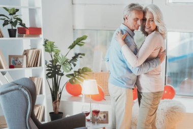 Romantik bir hafta sonu geçirmek mutlu üst düzey eş