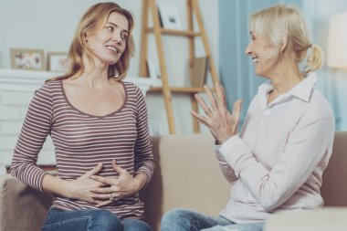 Anne kızı hamileliği mutlu olmak