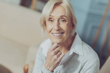 Çok güzel üst düzey l portresi