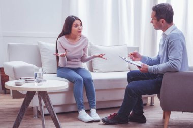 Genç kadın paylaşımı sorunları psikolojik randevu utandım