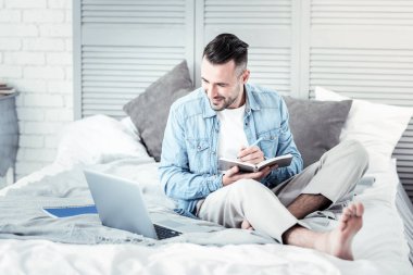Gizemli genç adam onun test hazırlama