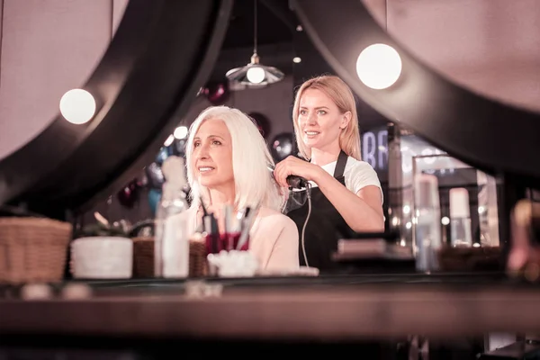 Waiting Result Cheerful Young Hairdresser Expressing Positivity While Standing Her — Stock Photo, Image