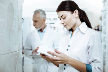 Hapları tarihi bitiş tarihi: kontrol özenli genç asistanı