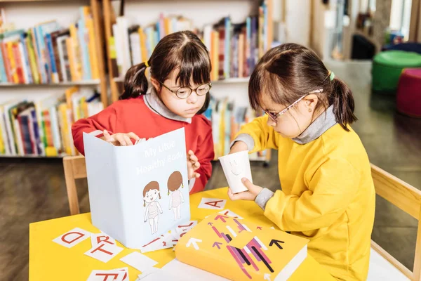 Sisters with Down syndrome studying in inclusive kindergarten — Stock Photo, Image