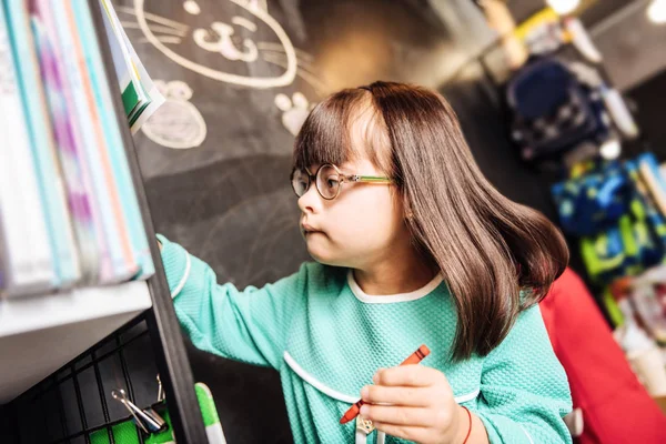 Draw Blackboard Dark Haired Sunny Child Wearing Glasses Drawing Something — Stock Photo, Image