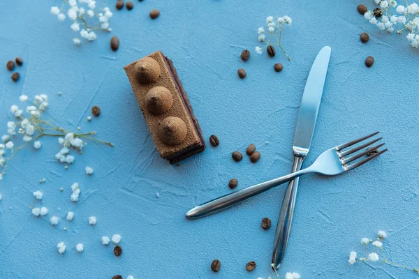 Blick von oben auf einen leckeren Schokoladenkuchen — Stockfoto