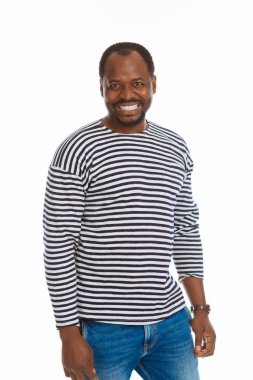 Bir denizci gömlek giymiş neşeli iyi adam