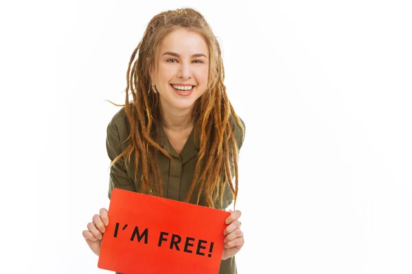 Szczęśliwy pozytywne młoda kobieta uczucie absolutnej wolności — Zdjęcie stockowe