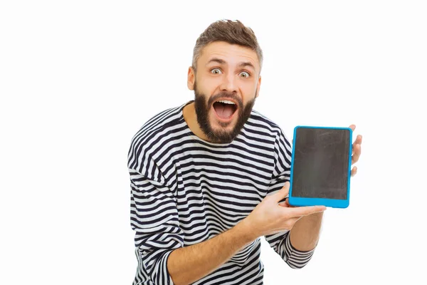 Homem emocional agradável mostrando-lhe o tablet — Fotografia de Stock