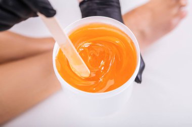 Jel sugaring yapmak için hazırlanıyor Depilasyon Master yakın çekim