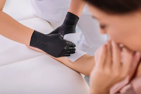 Top view of master in hair removal using wax stripes while working — Stock Photo, Image