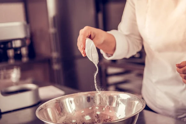 Närbild på en väska med vanilj pulver — Stockfoto