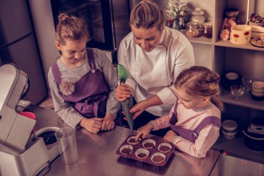 Bir mutfak ana sınıfının üstten görünüm