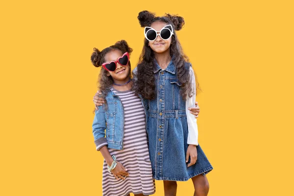 Joyful happy young sisters hugging each other — Stock Photo, Image