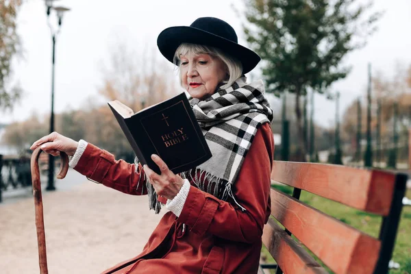 Relaxed mature female spending free time with book — Stock Photo, Image