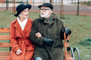 Çok mutlu olgun kadın erkeğini arıyor