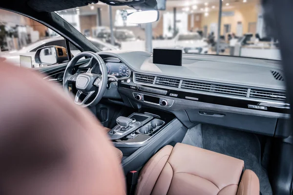 大きな素敵な車のレザー インテリアのトップ ビュー — ストック写真