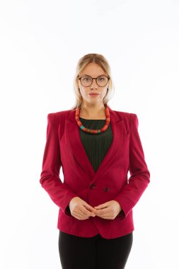 Çalışmaya hazır olmak ciddi kendine güvenen kadın