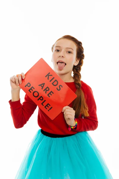 Menina bonita feliz agradável proteger seus direitos — Fotografia de Stock