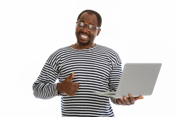 Alegre bom homem mostrando um gesto OK — Fotografia de Stock