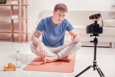 Yakışıklı adam kayıt çevrimiçi yönergeleri