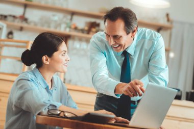 Ustaca ortak kadar başlamak için Web sitesi oluşturma