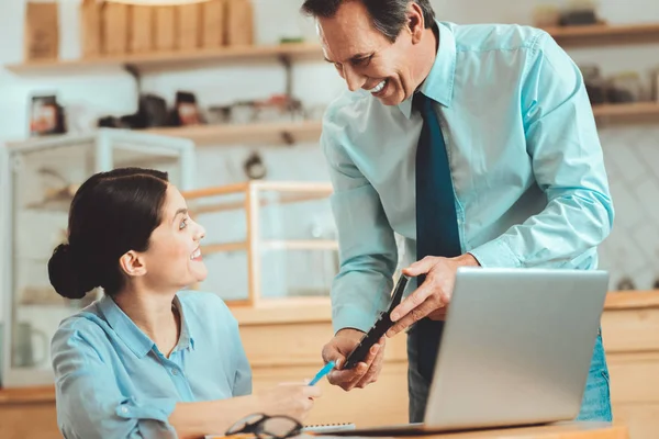 Happy business people having big profit — Stock Photo, Image