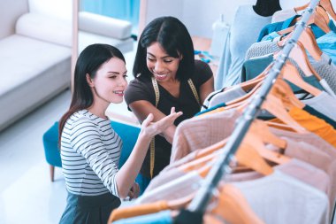 Genç tasarımcılar onların yeni koleksiyon arıyorsunuz