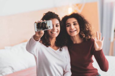 İki çekici arkadaş unutulmaz fotoğraf yapma