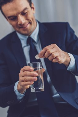 Bir bardak su seçici odak