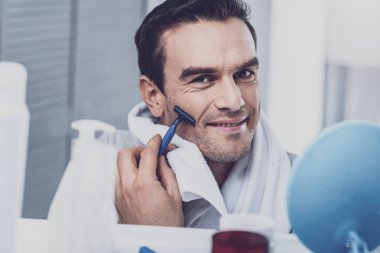 Zevk onun sabah olumlu memnun esmer