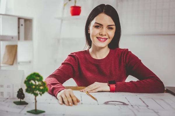 Happy positive woman looking at you — Stock Photo, Image