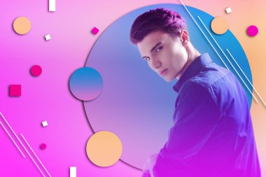 Meditatif yansıtıcı adam arka plan üzerine soru sorma