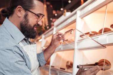 Garson tatlı özel rafı seçme