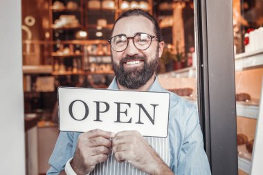 İşe koyulalım. Girişimci kendi café açılırken mutlu hisseder