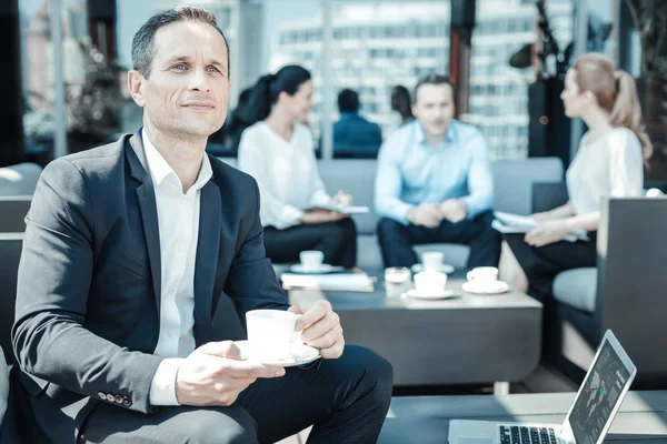 Relajado hombre ser profundo en pensamientos — Foto de Stock