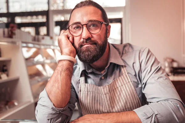 Male barista thoughtfully waiting for more clients — Stock Photo, Image