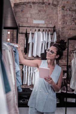 Müreffeh sahibi moda butik yazlık giysiler kullanılabilir Aralık denetleme