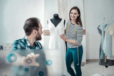 Sevgi dolu eşi yetenekli yaratıcı kocası Projesi'nde arıyorsunuz
