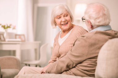 Harika Olgun kadın evde hafta sonu harcama