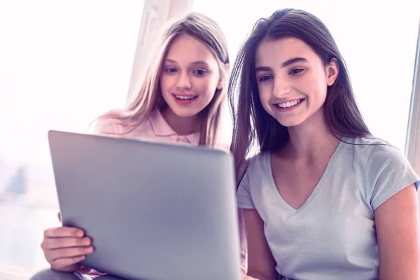 Young friends watching on the laptop screen — ストック写真