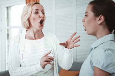 Nasıl şarkı gösterilen hoş yetenekli kadın