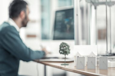 Güneş pili modelleri laboratuarda seçici odak
