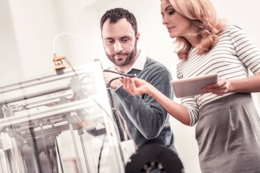 Meraklı meslektaşları endam nasıl 3d printerlere harcama maddeler çalışma